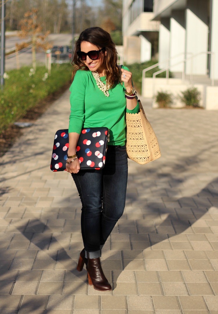 Green Sweater, skinny jeans, booties, and Kate Spade Lab top sleeve