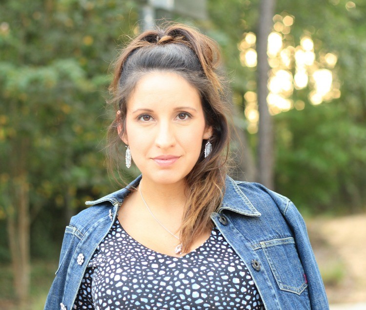 Light summer makeup, and Kendra Scott earrings