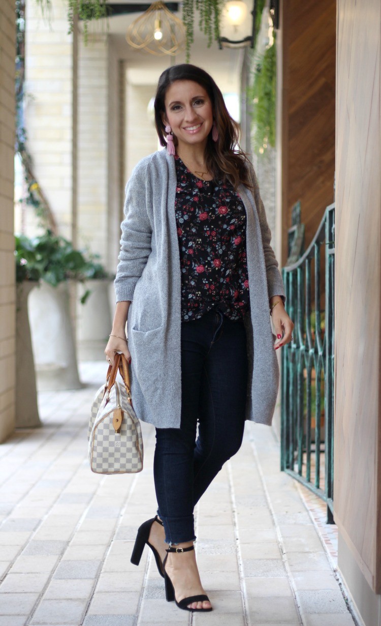 Mom On The Go Outfit - Pretty In Her Pearls