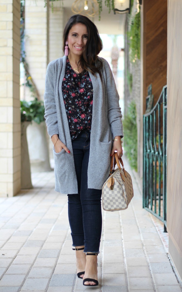 Mom On The Go Outfit - Pretty In Her Pearls