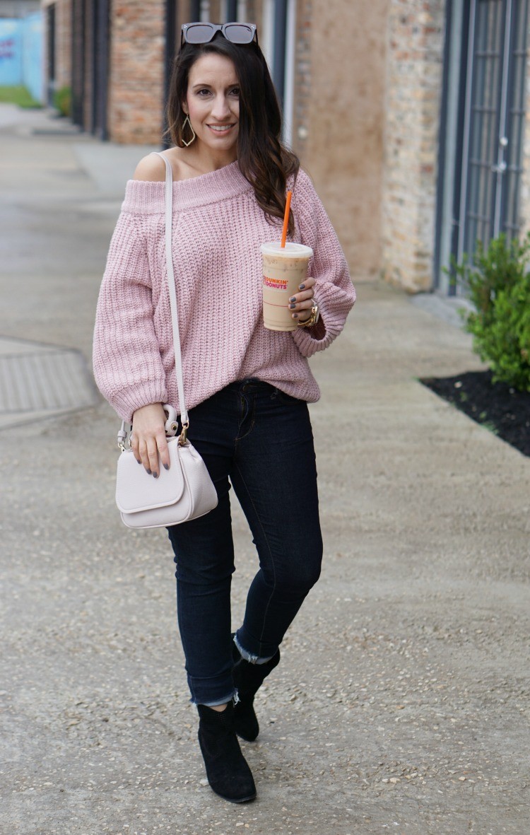 Pink off the shoulder sweater, skinny jeans, and the perfect pink handbag, Pretty In Her Pearls, Houston Blogger, Petite Blogger, Mom Blogger, #Petiteblogger #houstonblogger #petitestyle #romwe #urbanexpressions #pink 