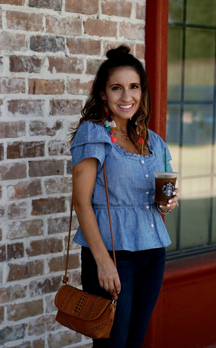 Chambray top, dark skinnies, and a cute brown handbag