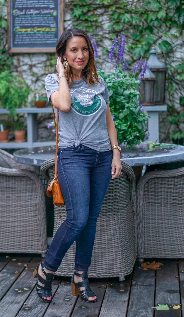 Graphic T-Shirt, Dark Skinny Jeans, and Black sandals