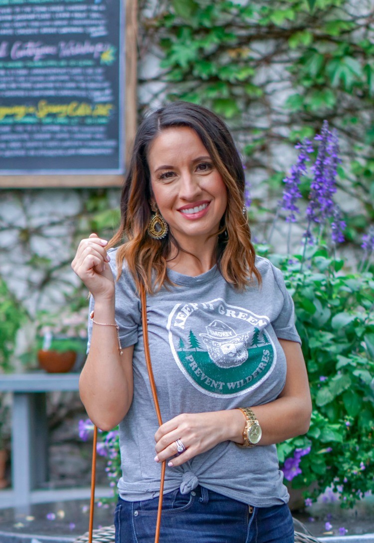 Knotted cute graphic tee and statement earrings